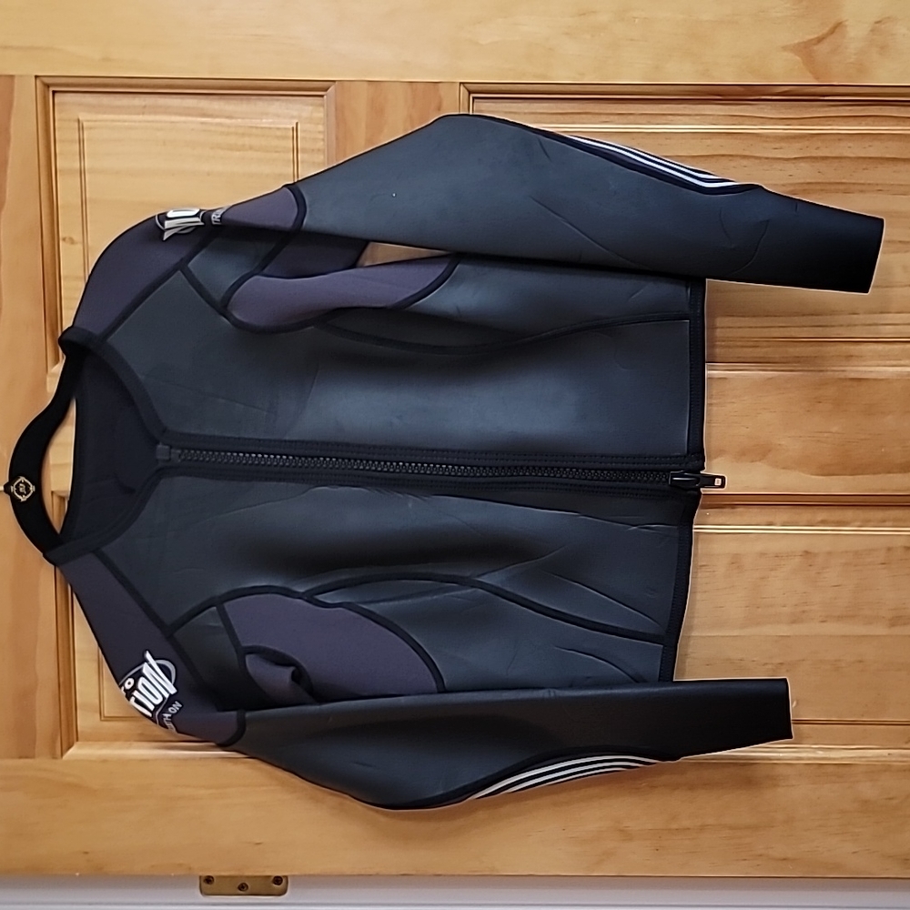 Pro Motion Wetsuit Top Women's Size 8 black & grey. Zipper works great!